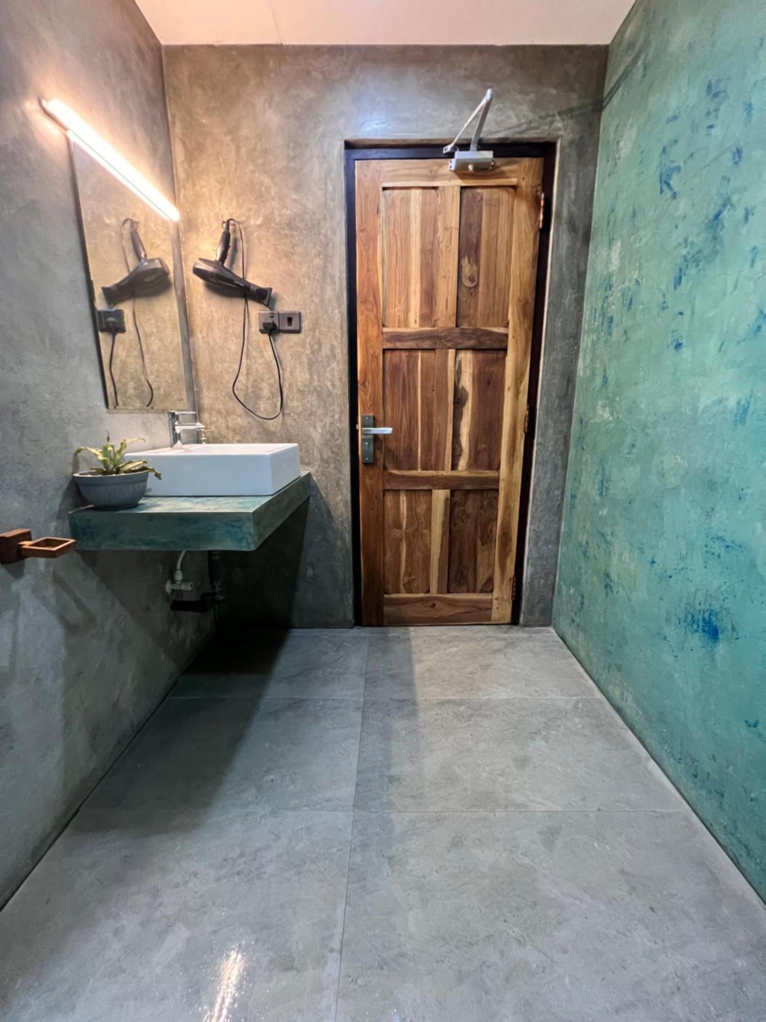 Roy'S Villa Szigirija Kültér fotó